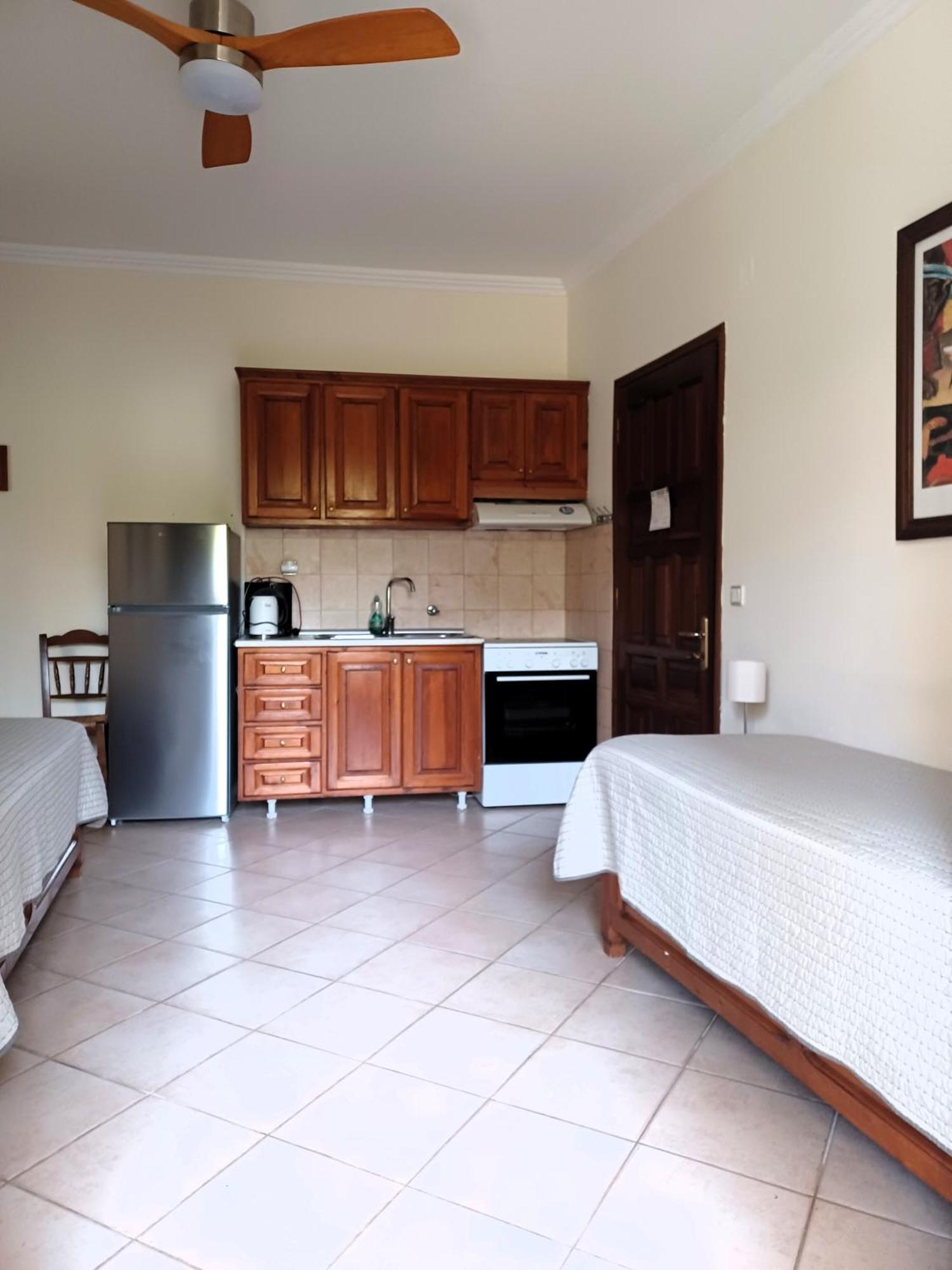 Philippos Hotel Apartments Нікіана Екстер'єр фото